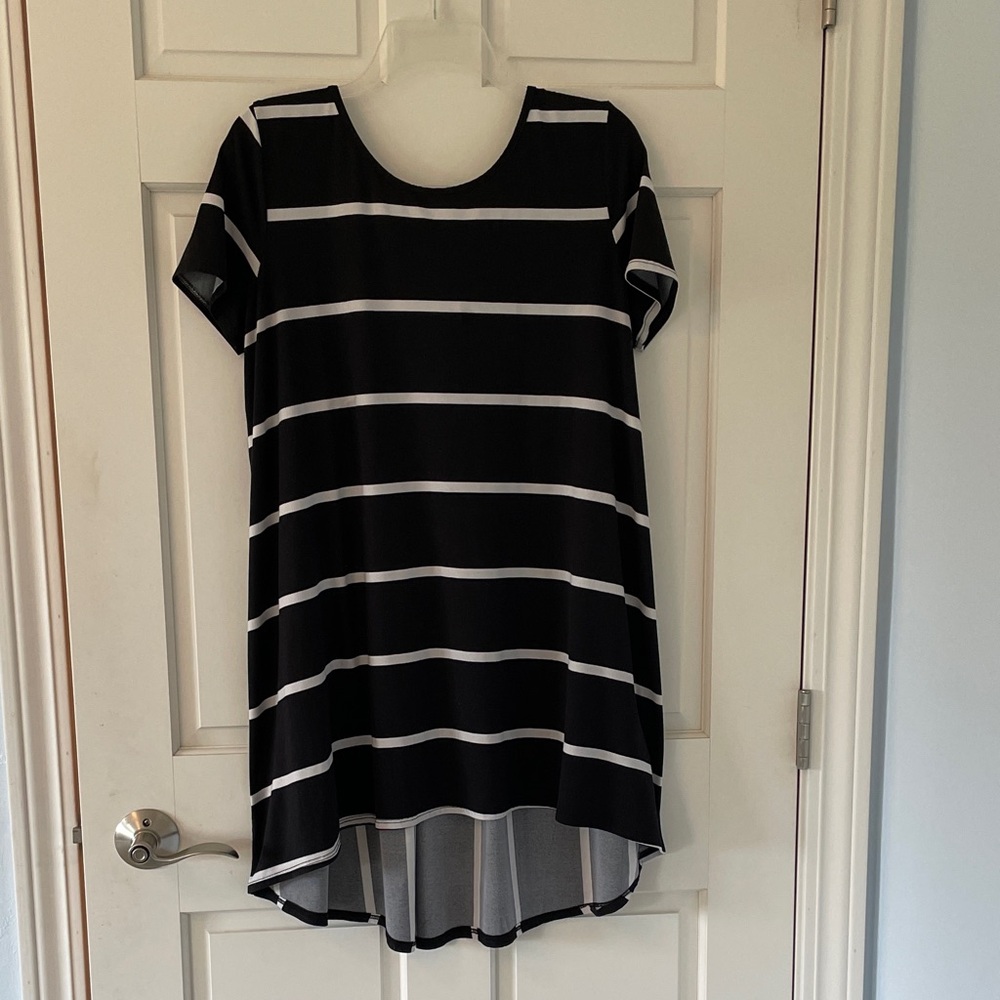 Adorable Black and White Striped Women's Tunic w/X Back!  Super soft fabric!